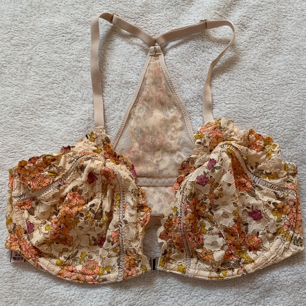 NWOT VS Unlined Front Closure Bra